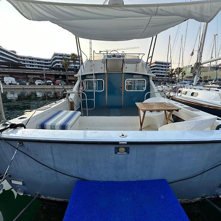 !!Boat With Ac In Port Forum 2 Bikes Included!! 호텔 산트 아드리아 데 베소스 외부 사진