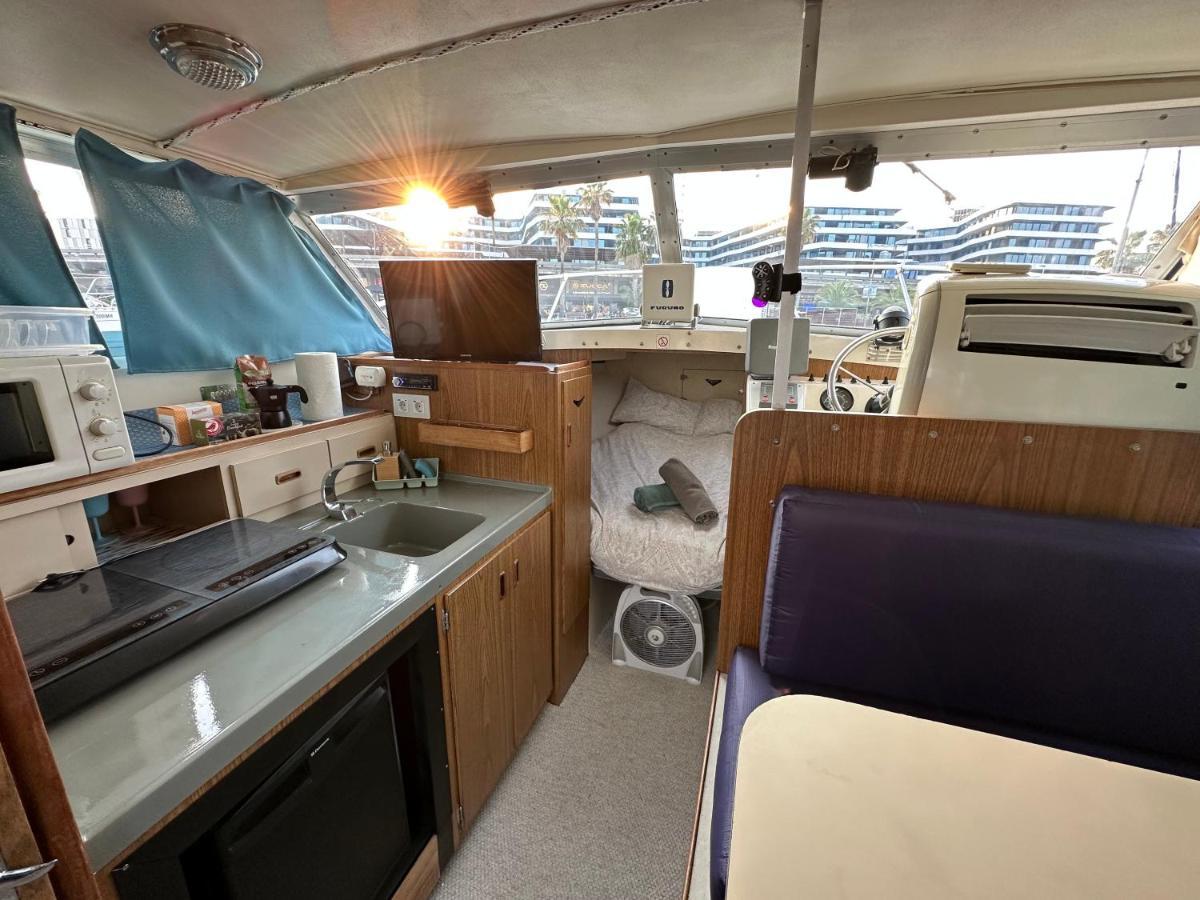 !!Boat With Ac In Port Forum 2 Bikes Included!! 호텔 산트 아드리아 데 베소스 외부 사진