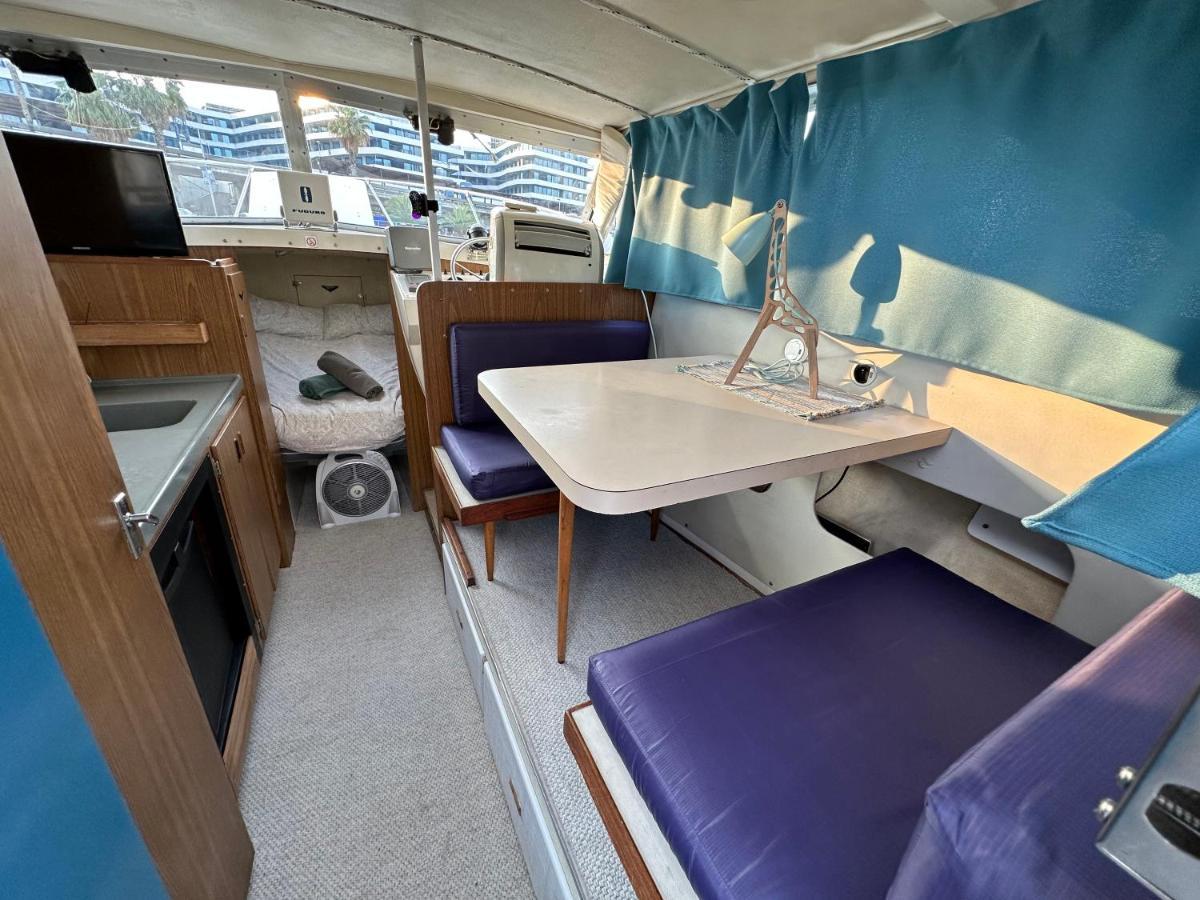 !!Boat With Ac In Port Forum 2 Bikes Included!! 호텔 산트 아드리아 데 베소스 외부 사진