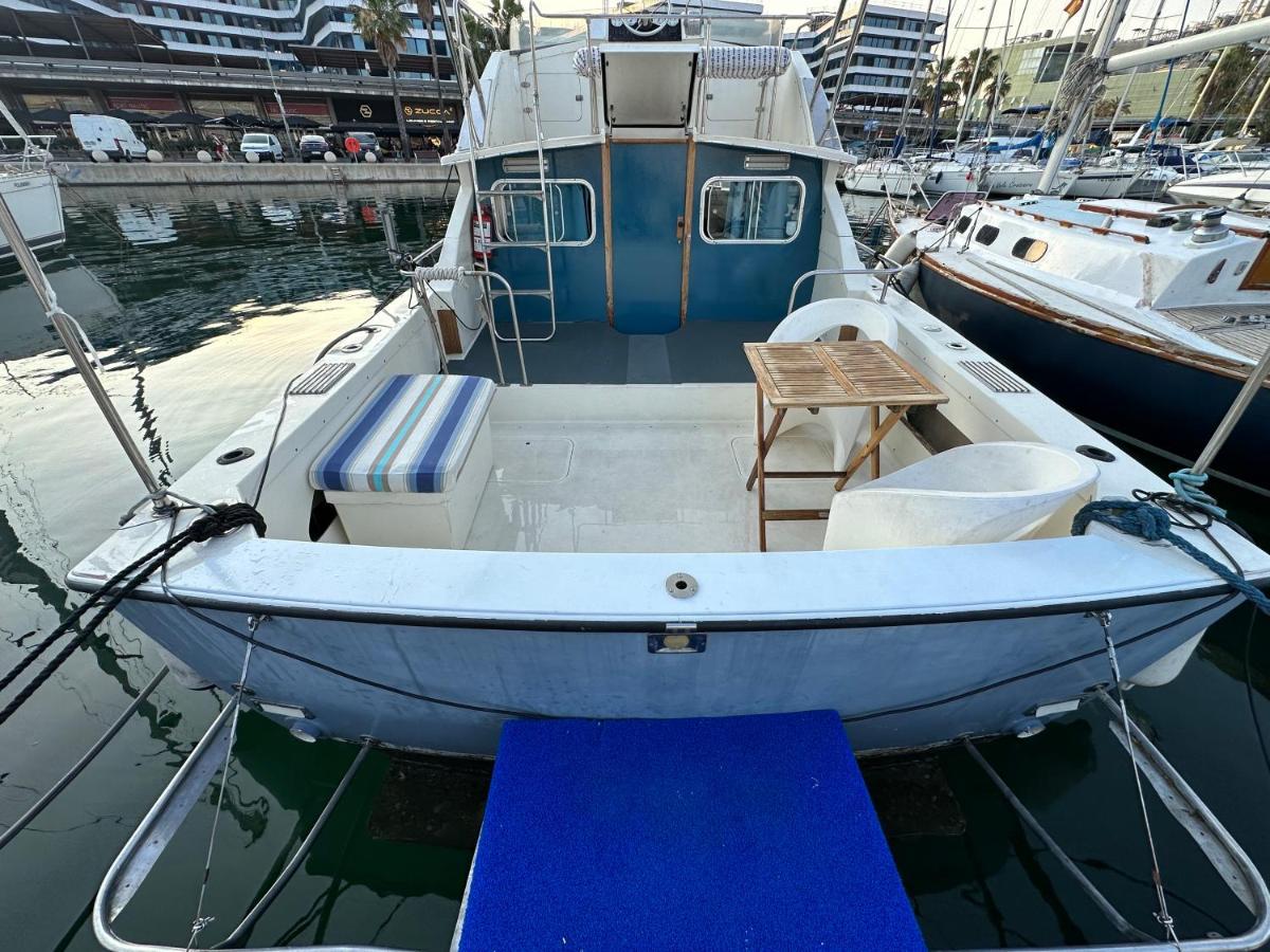 !!Boat With Ac In Port Forum 2 Bikes Included!! 호텔 산트 아드리아 데 베소스 외부 사진
