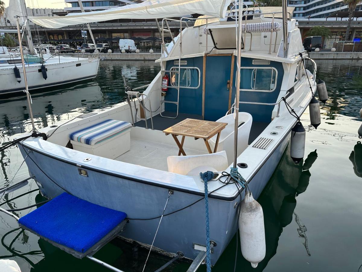 !!Boat With Ac In Port Forum 2 Bikes Included!! 호텔 산트 아드리아 데 베소스 외부 사진