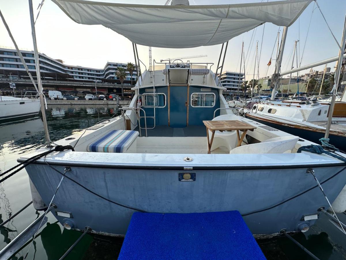 !!Boat With Ac In Port Forum 2 Bikes Included!! 호텔 산트 아드리아 데 베소스 외부 사진